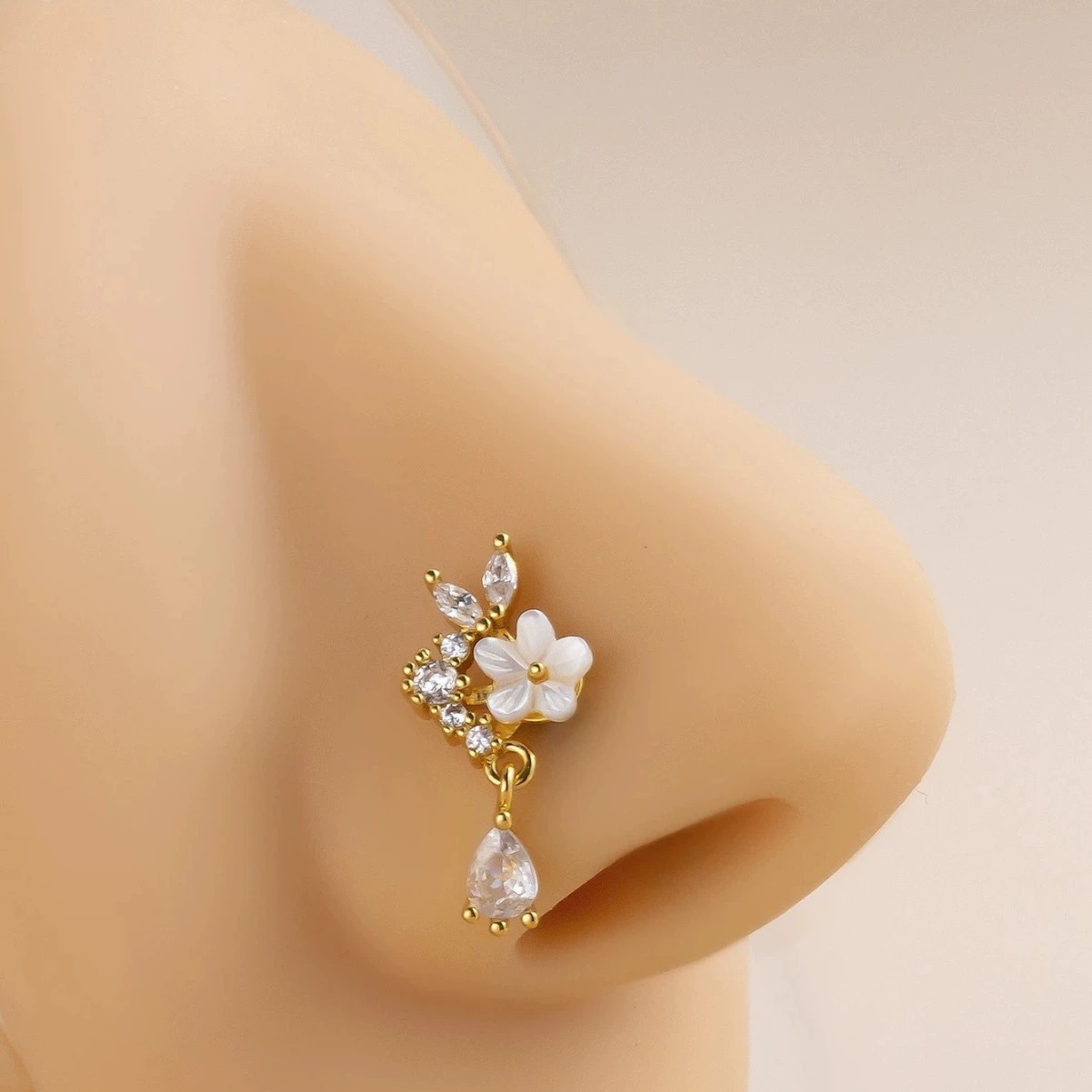 Gold Flower Nose Ring with Dan – Body Jewelry Nose Bewertung und Preis
